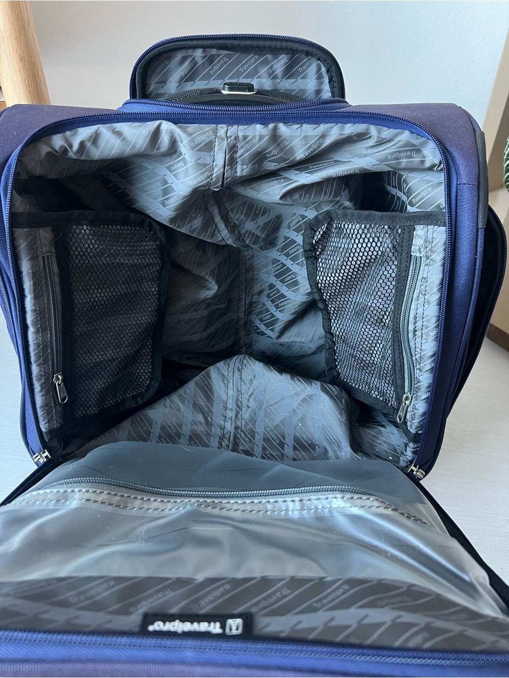 Travel Pro Carry On Suitcase Roller - Picture 5 of 6